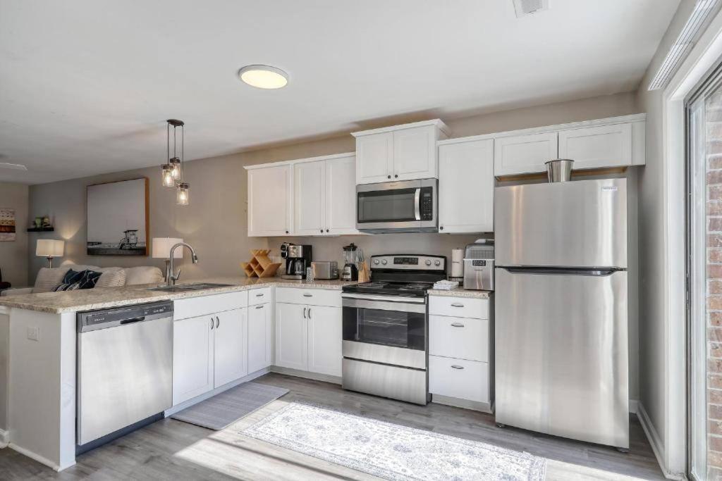 Stylish Haven New Walk To The Ocean Smart Tvs Wifi Apartment *