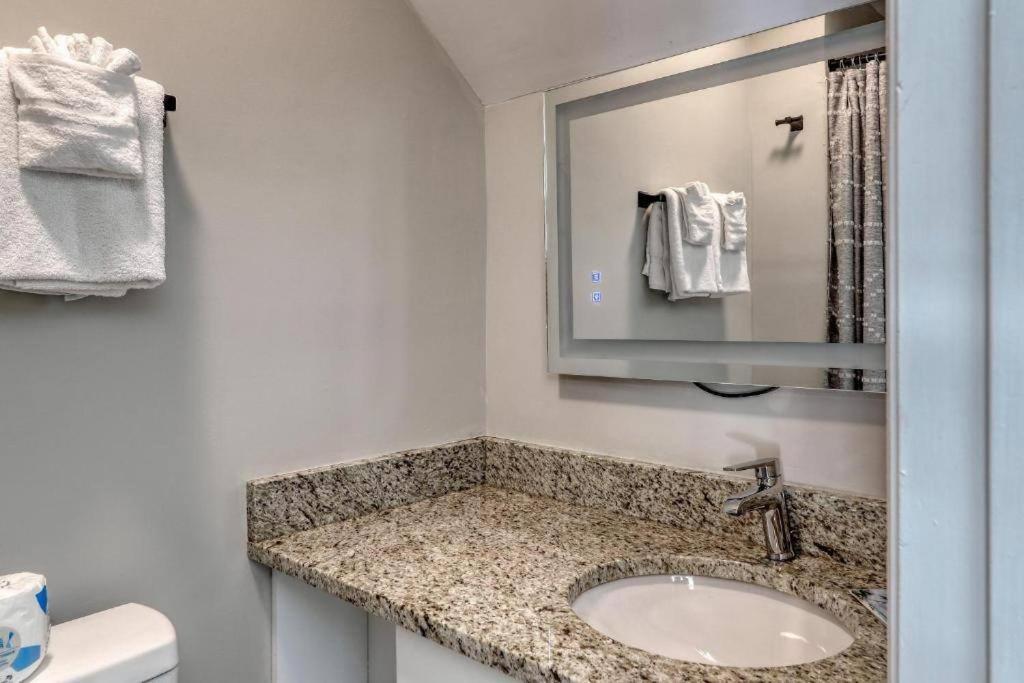 Stylish Haven New Walk To The Ocean Smart Tvs Wifi Apartment *